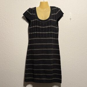 AB Studio Gray Striped Sweater Dress Size L Short Sleeve Knit Winter Dress Mini